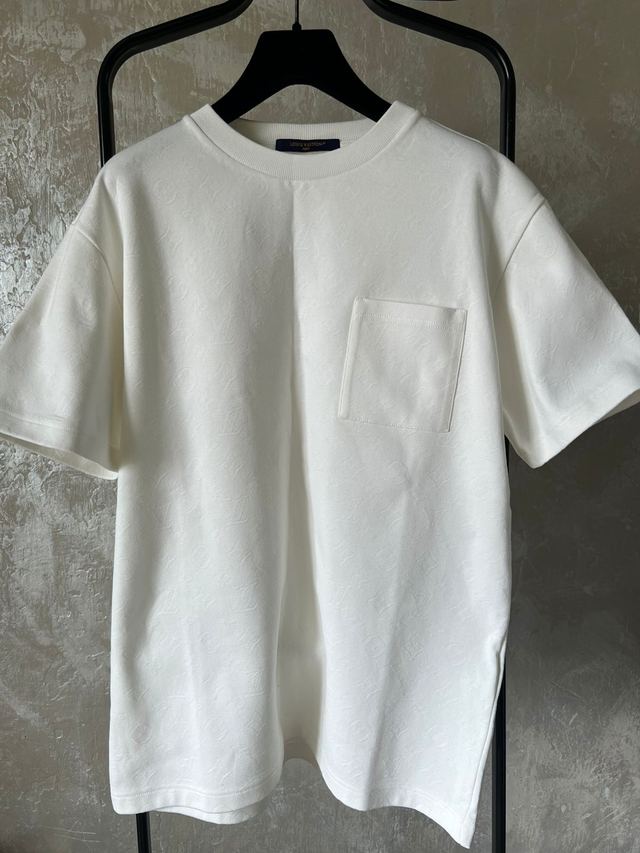 Плотная вещь с логотипом Louis Vuitton